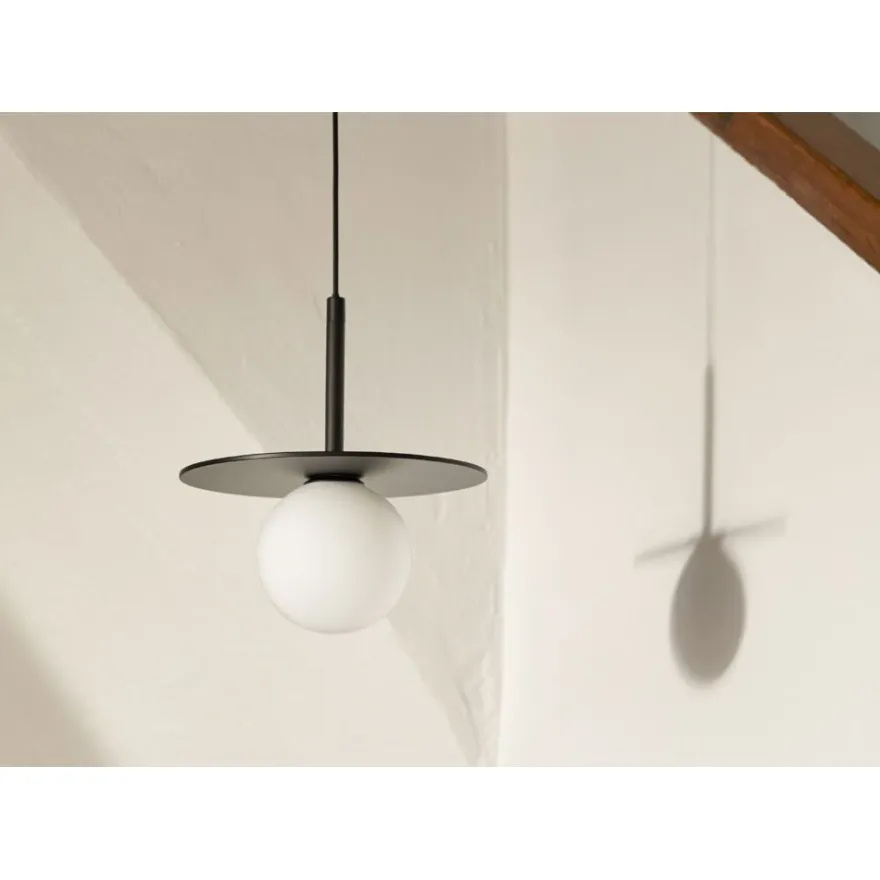 LAORI Design Pendelleuchte mit Opalglas-Kugel