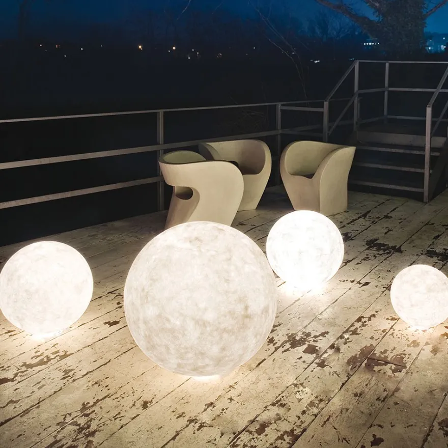 MOON Gartenleuchte aus weißem Kunstharz