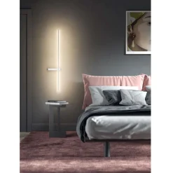 OUTLINE Lange Design-Wandlampe