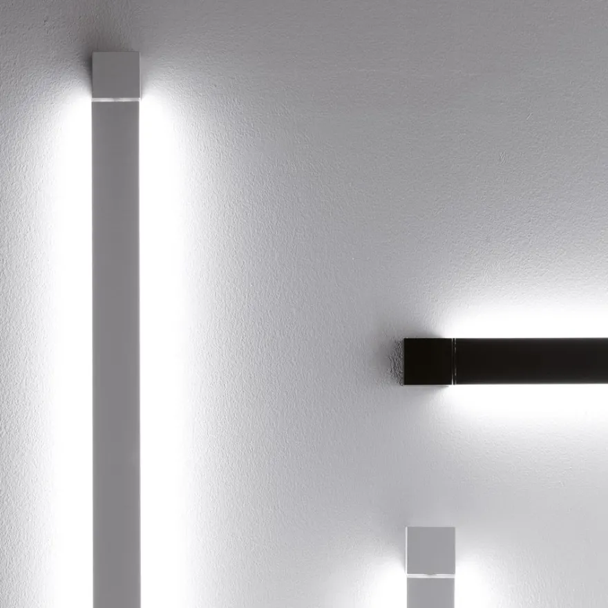 PIVOT Lange LED Wand- oder Deckenleuchte